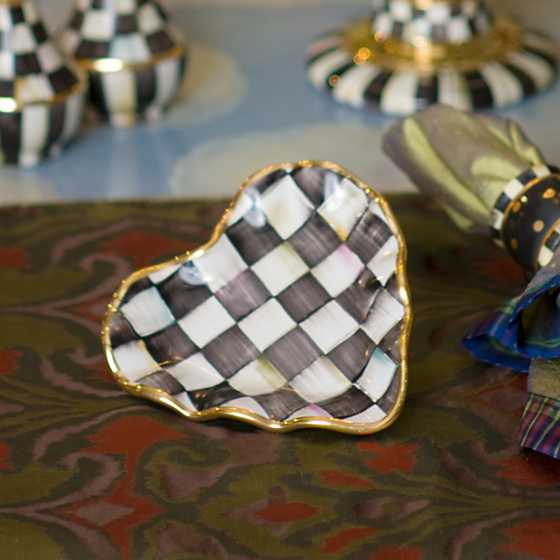 Courtly Check Fluted Heart Plate