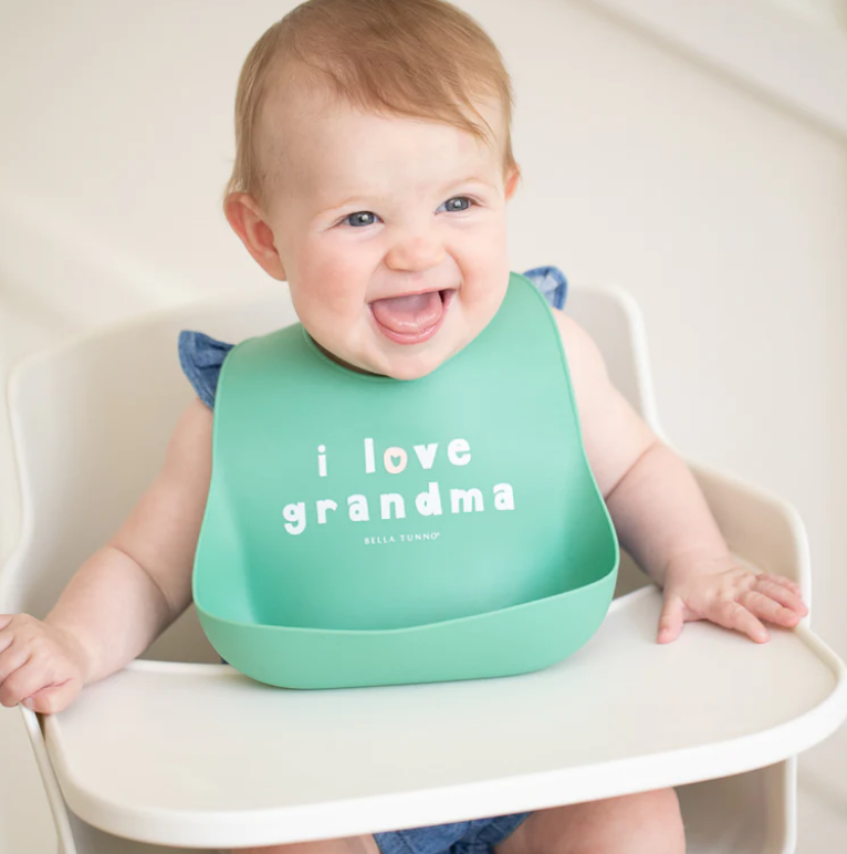 Love Grandma Wonder Bib