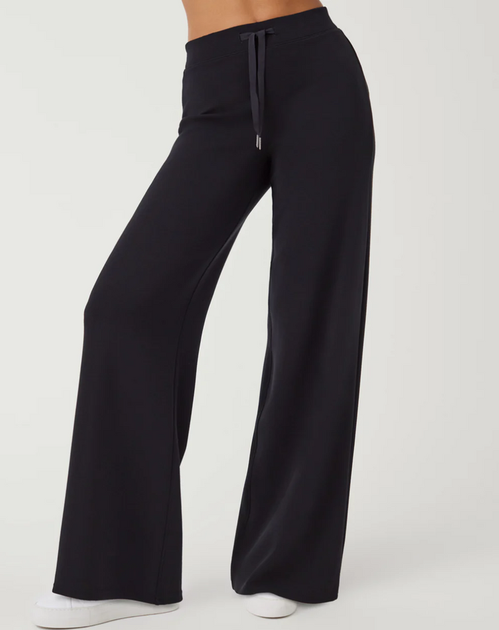 AirEssentials Wide Leg Pant, Black