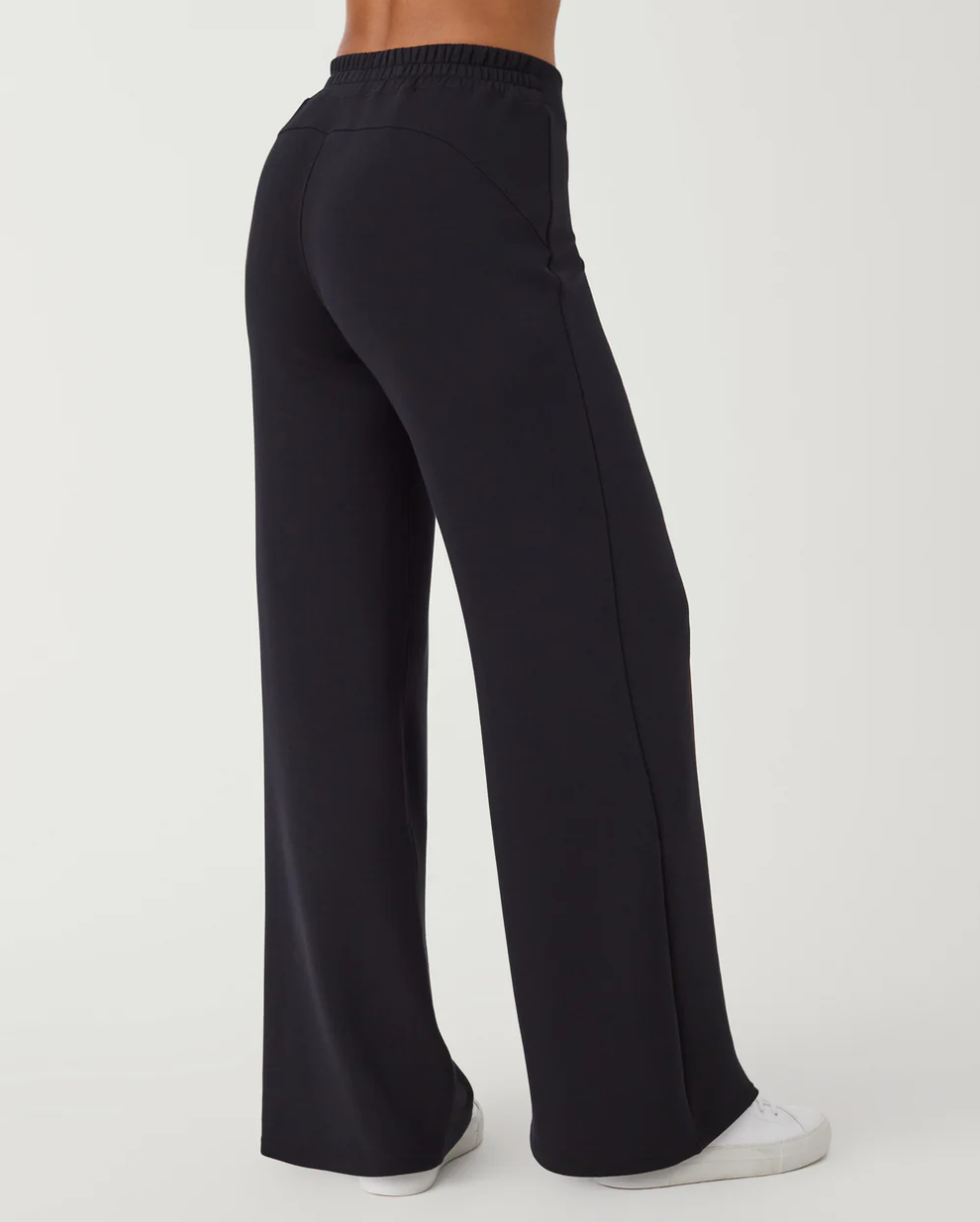 AirEssentials Wide Leg Pant, Black