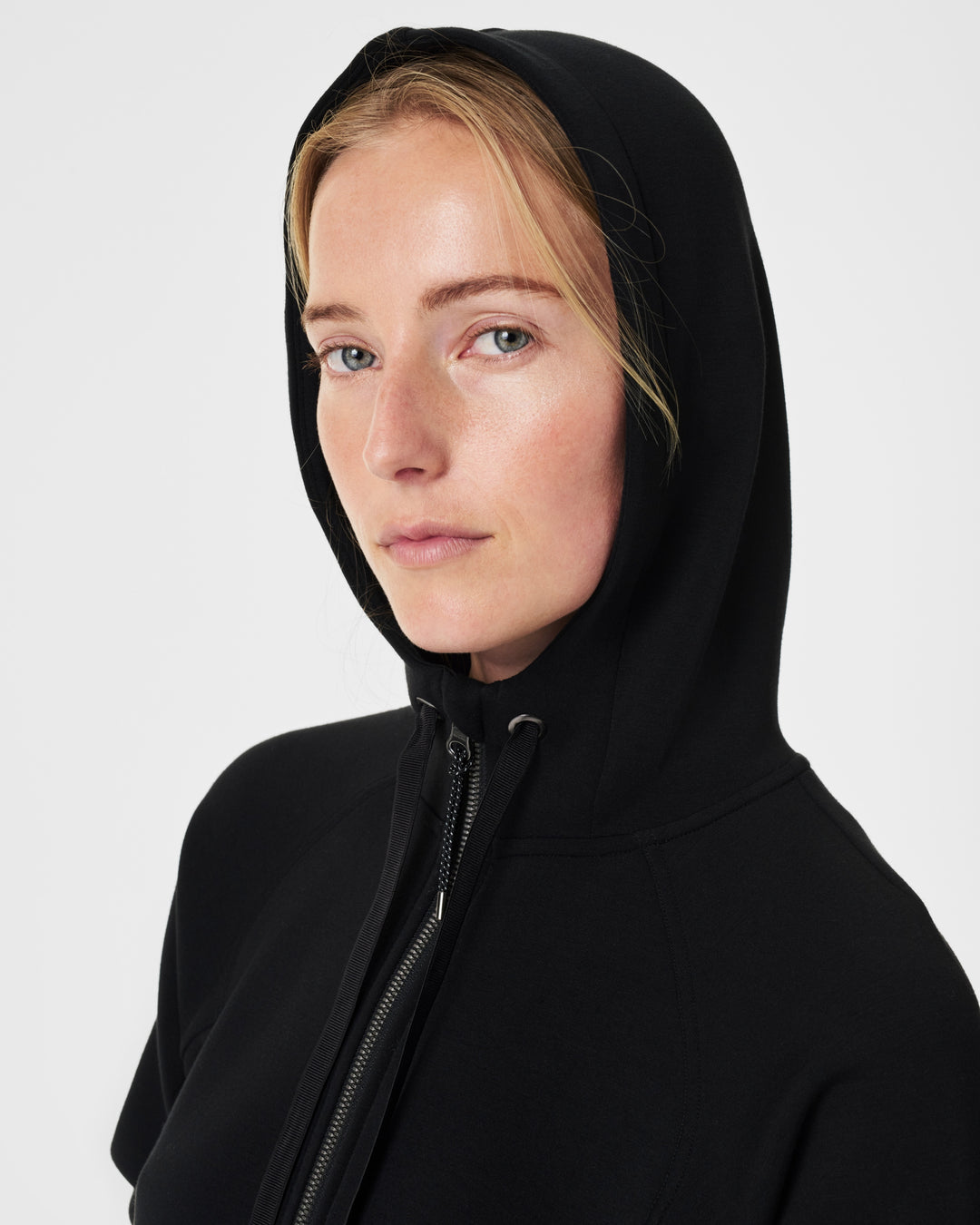 AirEssentials Full Zip Hoodie, Very Black